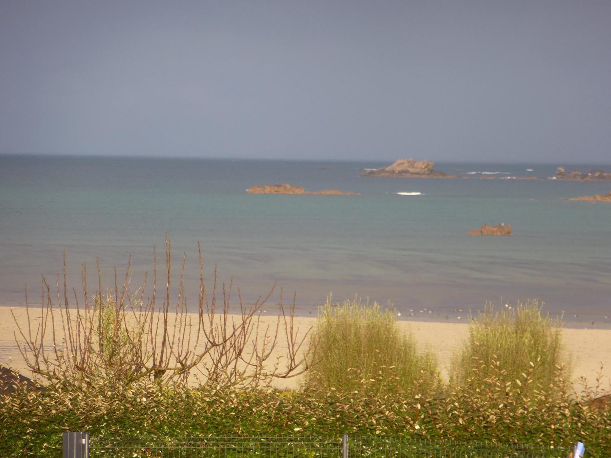 La Maison Bateau Au Bord De Mer Guissény Exteriör bild